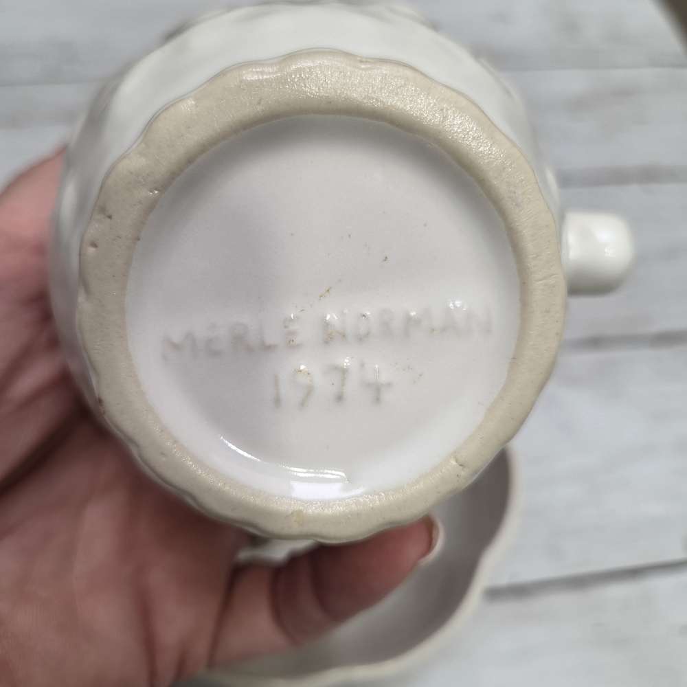 Vintage Merle Norman White Ceramic Bath Oil Set - Picture 5 of 7